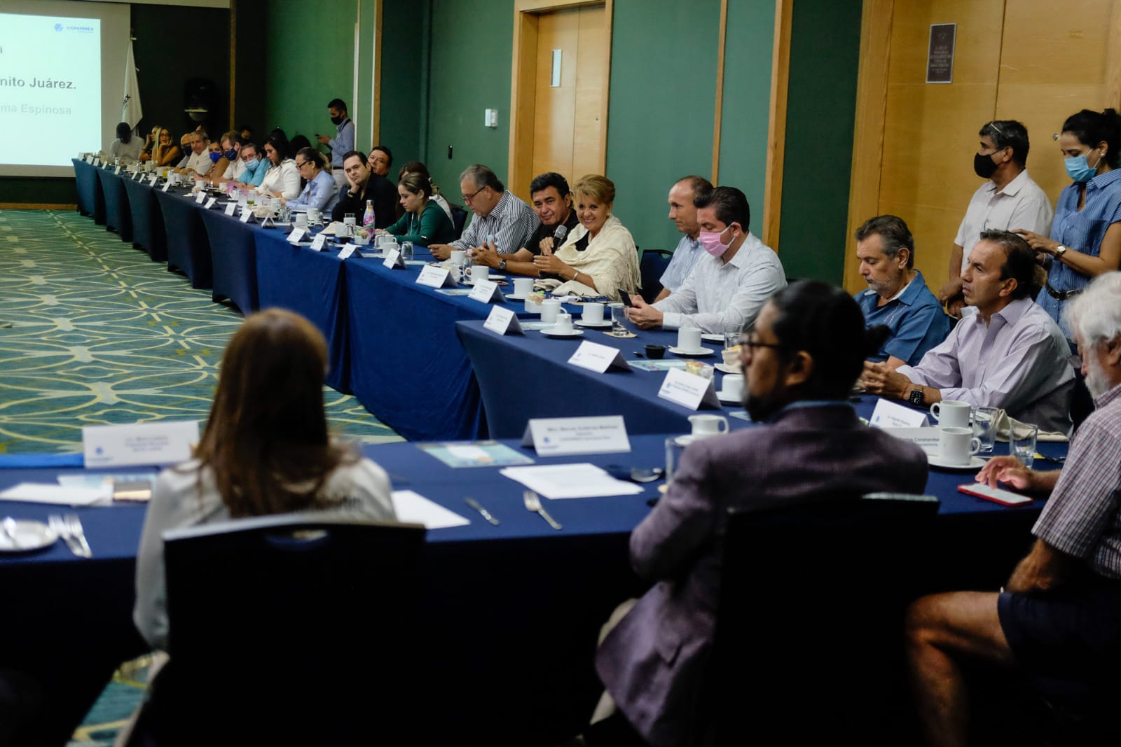 La presidenta municipal, Mara Lezama, escuchó a los diversos sectores a los que invitó a participar en los espacios que se han abierto.