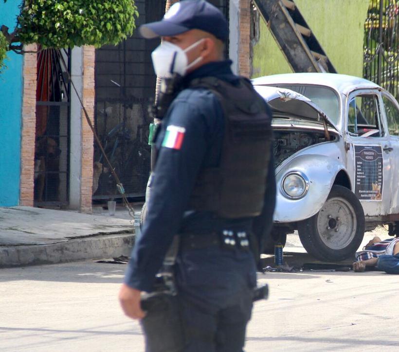 Un hombre de unos 60 años fue sorprendido por un par de sicarios y lo asesinan a tiros desde motocicleta, en la calle 2 con 127.