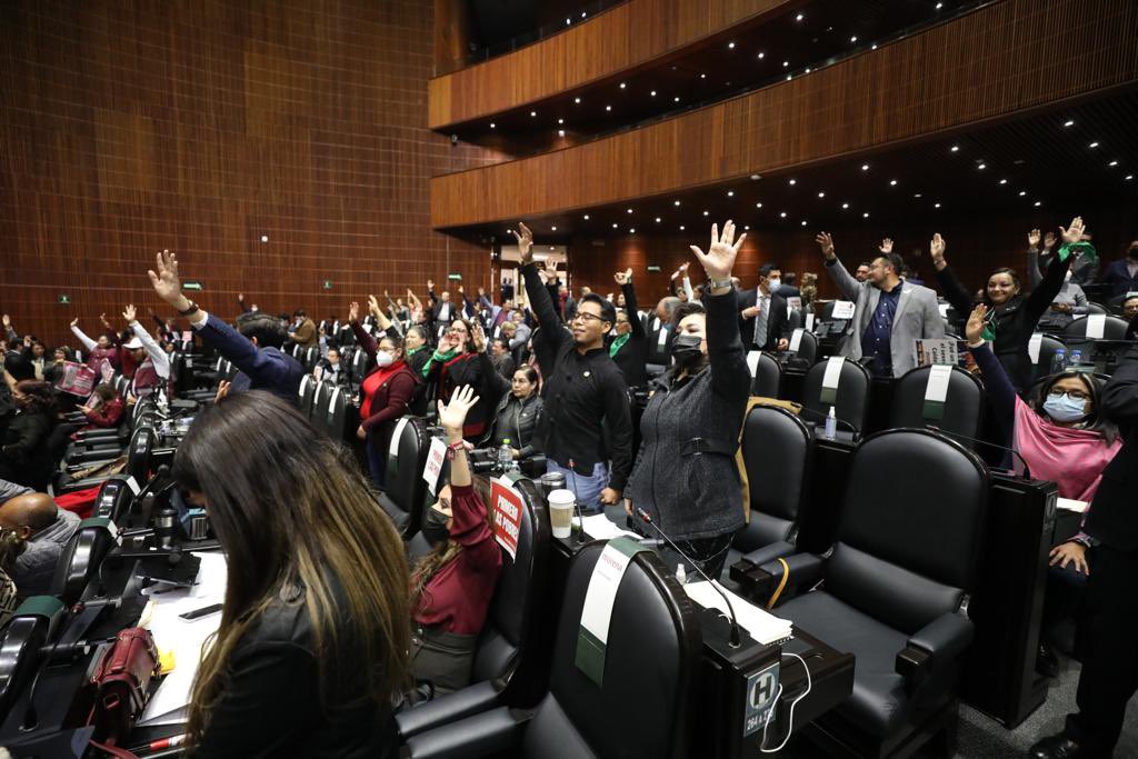 El mandatario agradeció la postura de los legisladores en favor del pueblo y no de la minoría privilegiada.