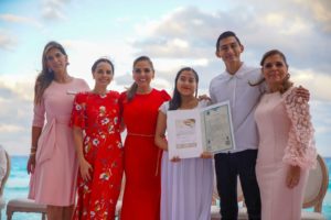 Durante las Bodas Colectivas 2023 convive y participa la gobernadora de la felicidad de quienes unieron sus vidas.